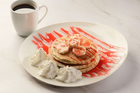 Панкейки клубнично банановые