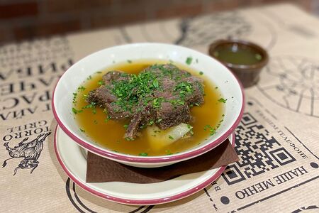 Маленькая миска фирменного густого супа