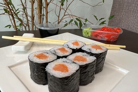 Ролл Сяке маки