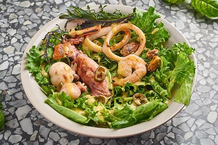 Салат с морепродуктами