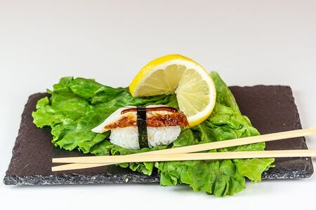 Суши с угрем