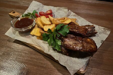 Запеченные свиные ребрышки BBQ