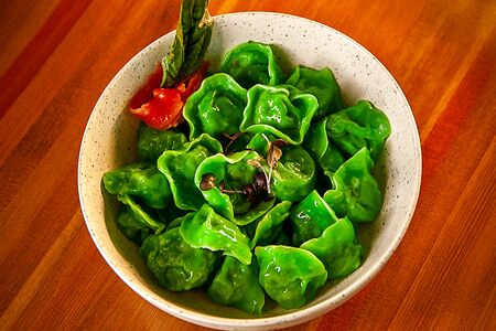 Пельмешки со свежей семгой и шпинатом