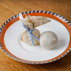 Конфета ручной работы Коко с орехом в нуге