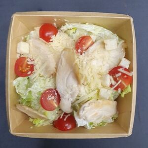 Салат Цезарь с курицей