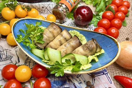 Рулетики из баклажан