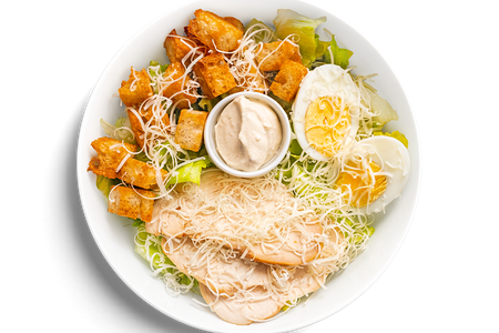 Римский цезарь с куриной грудкой и гренками