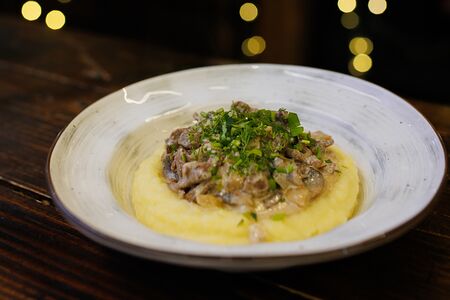 Бефстроганов из говядины с картофельным пюре