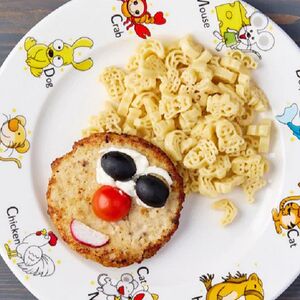 Куриная котлетка и макароны с маслом