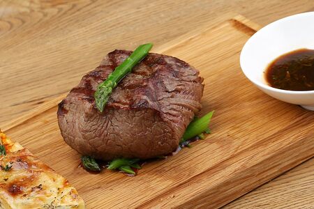 Стейк Шато-бриан из говядины с картофелем