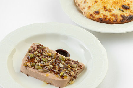 Паштет из цесарки с соусом из абрикоса