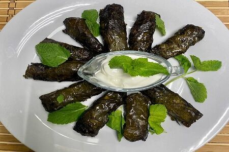 Долма из винoградных листьев