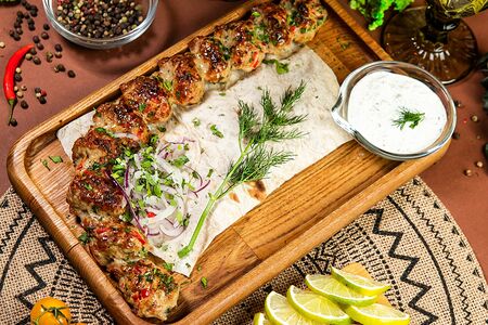 Люля-кебаб из курицы с перцем и зеленью