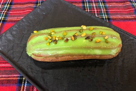 Эклер фисташка
