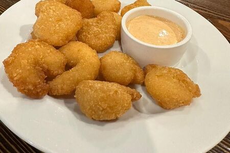 Креветки в хрустящей панировке с соусом