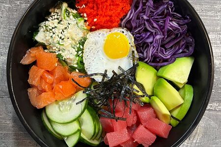 Поке с лососем и тунцом