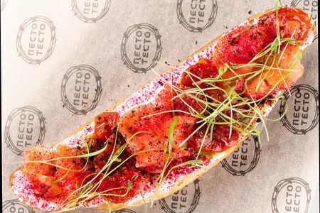 Брускетта с семгой и гуакамоле