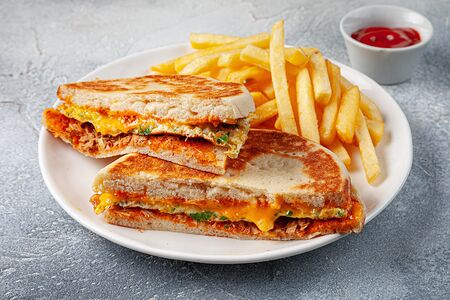 Шапати с куриной ветчиной и картофелем фри