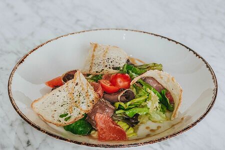 Салат с пастрами