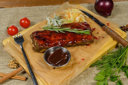 Томленые глазированные ребрышки