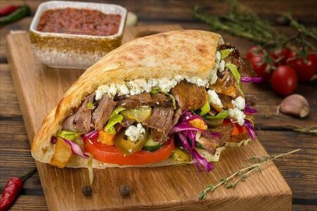 Берлин-кебаб с говядиной и сыром фета