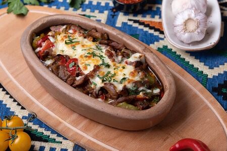 Гювеч из баранины с говядиной