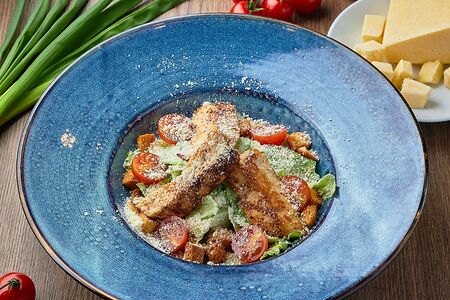 Цезарь с курицей и беконом