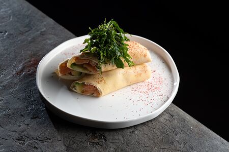 Блины с лососем и авокадо