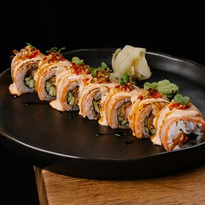 Ролл с креветкой катаифи и обожженным лососем