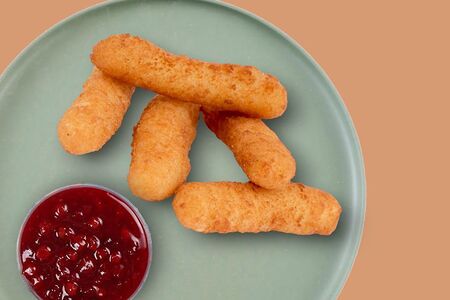 Сырные палочки с соусом