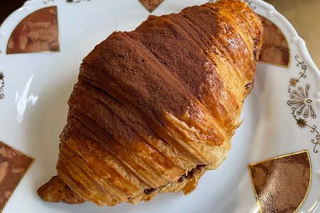 Круассан с шоколадом