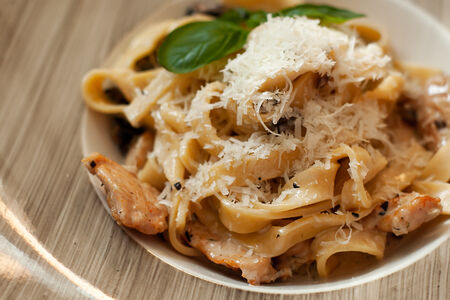 Сливочная паста с курицей и грибами