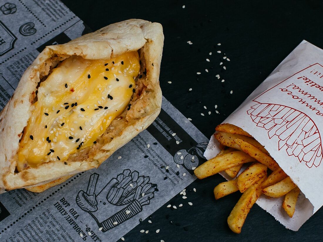 Пита в кафе. Knackiges. Кюфта азербайджанская. Пита в кафе. Гирос донер.