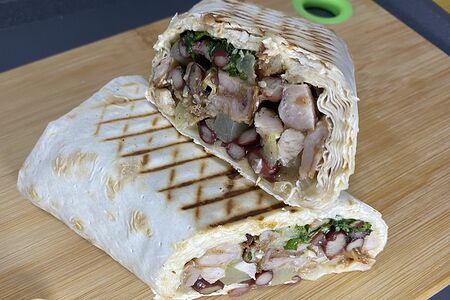 Кура карри - шаверма с курицей, соусом карри и ананасом по-индийски