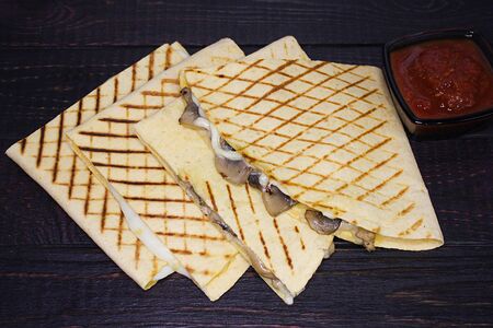 Кесадилья с жюльеном (половинка)