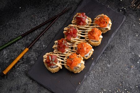 Жареный тунец с лососем