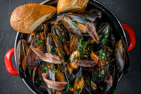 Мидии Анчоусы с красным перцем