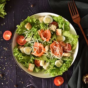 Салат Цезарь с семгой