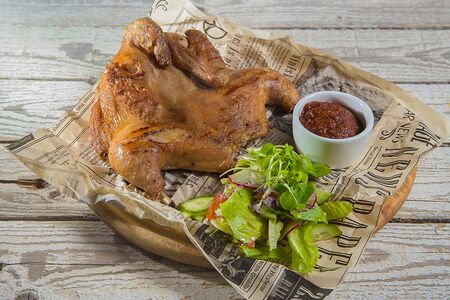 Цыпленок табака с деревенским салатом