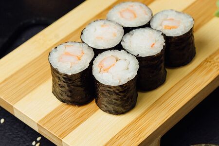 Маки-ролл с креветкой