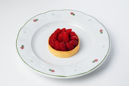 Тарталетка с малиной