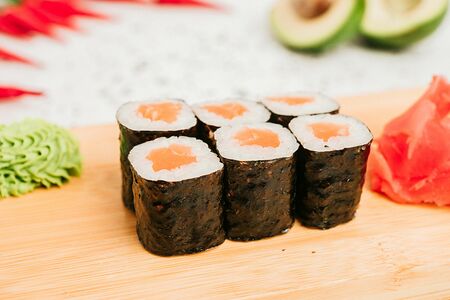 Ролл Сяке маки