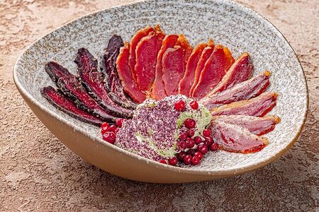 Сыровяленая дичь