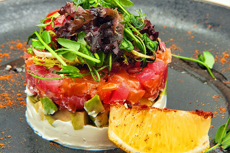 Тартар из тунца и лосося