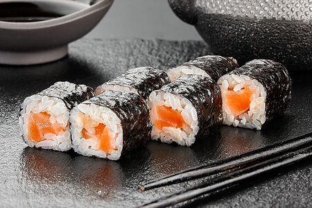 Маки с лососем