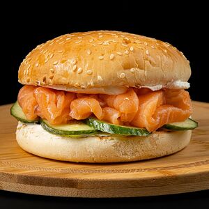 Бейгл с лососем