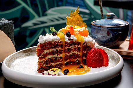 Торт морковный с хурмой и цитрусовым соусом