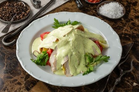 Салат с куриной грудкой и ананасом