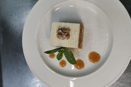 Морковный торт с орехами