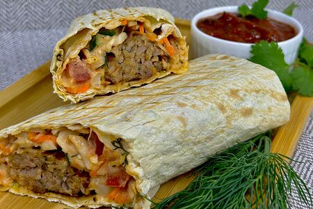 Люля-кебаб из свинины в лаваше